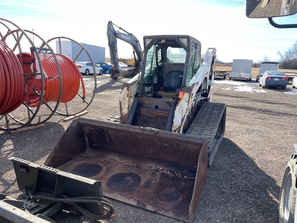 2009 Bobcat T320 Track Skid Steer