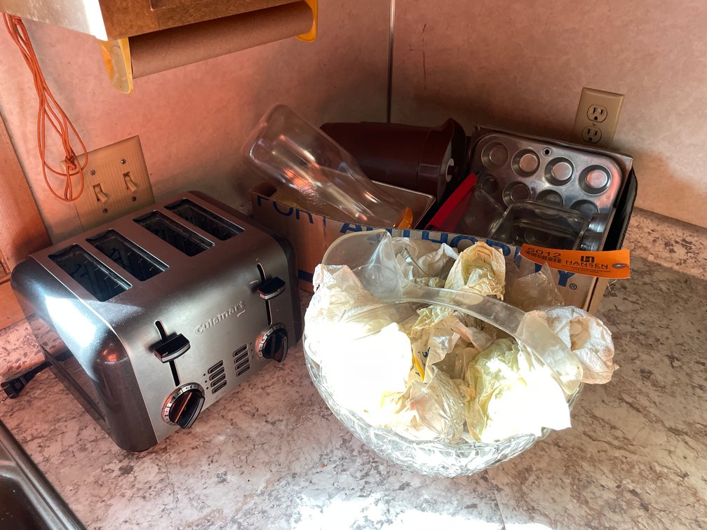 Cuisinart (4) Slot Toaster and Baking Pans
