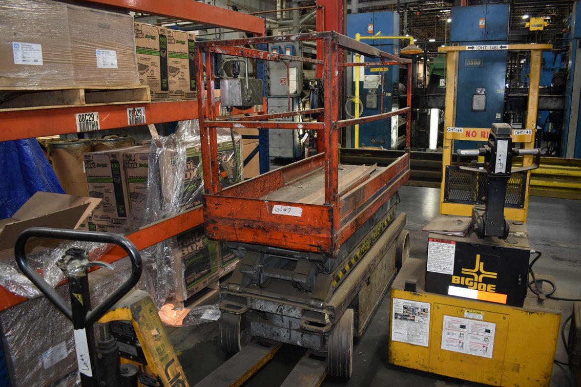 Skyjack SJ3220 Electric Scissor Lift