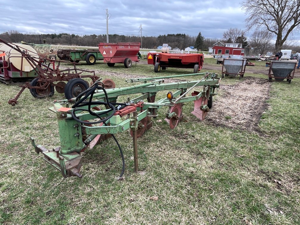 John Deere (4) Bottom Plow