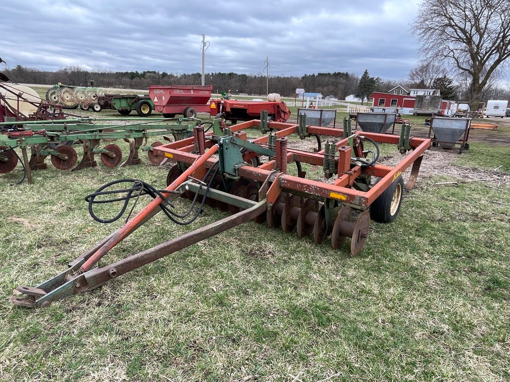 Brillion (7) Shank Chisel Plow