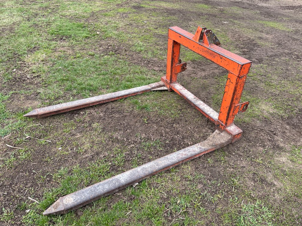 Twin Bale Spear