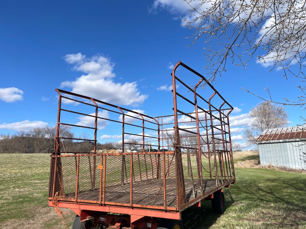 Metal Cage for Hay Wagon