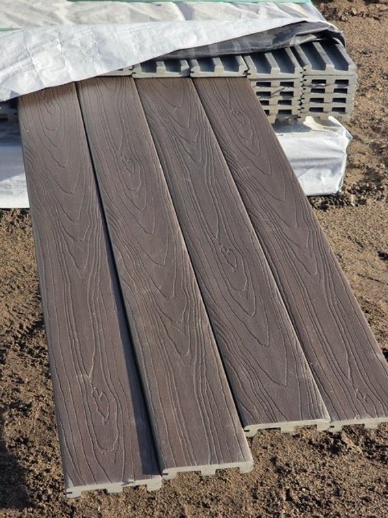 (One Bundle) 5/4"x 6"-12' Deckorators Tropics Hana Brown Slotted Composite Deck Boards