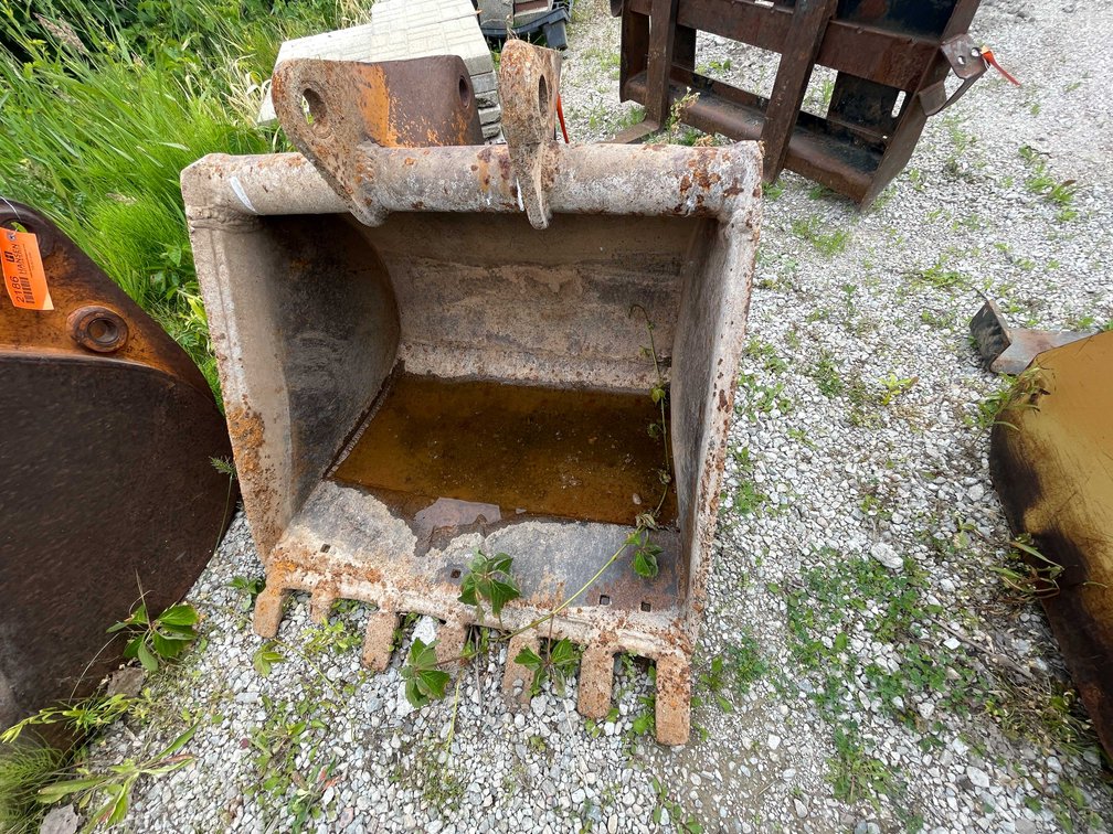 Backhoe Bucket with Teeth
