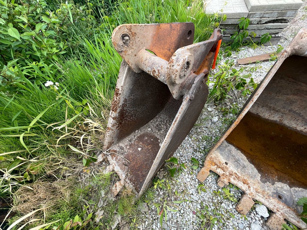Backhoe Bucket with Teeth
