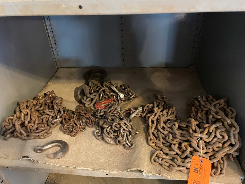 Shelf of Chains