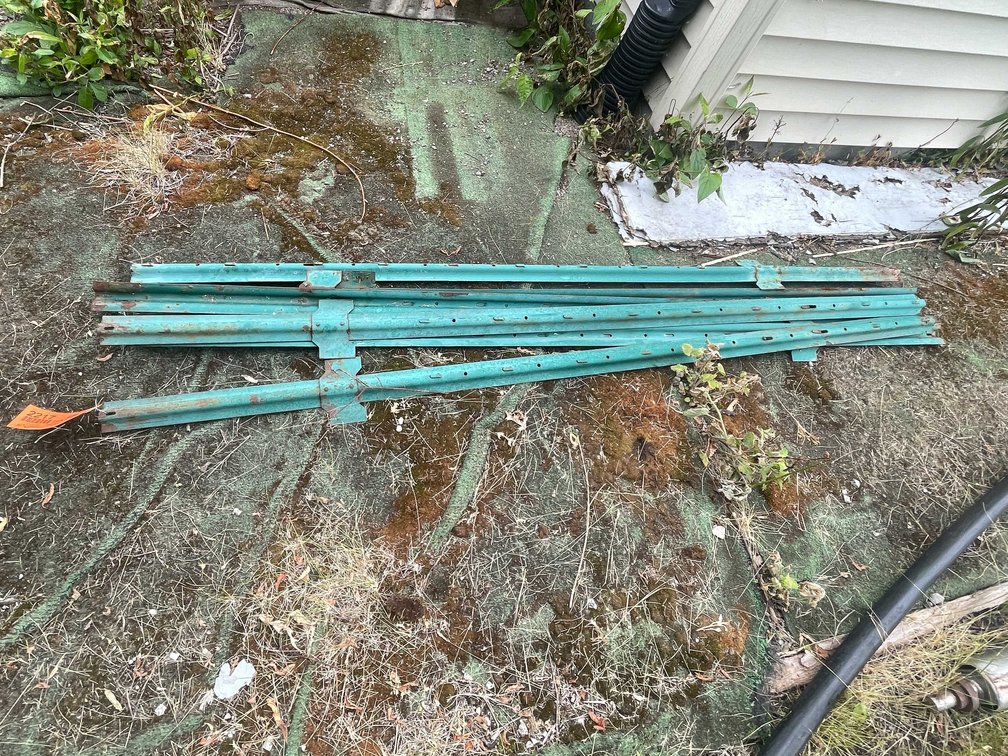(6) 6' Fence T Posts