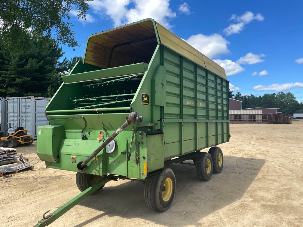 John Deere 716A Chopper Box