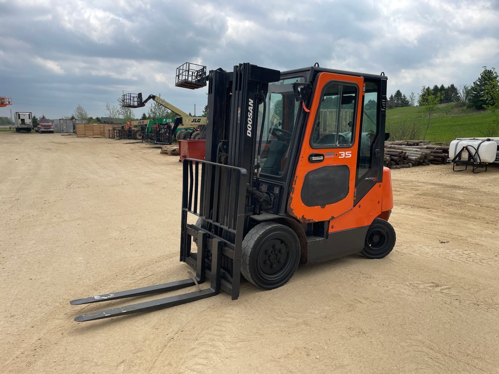 2013 Doosan 5000 Lbs. Forklift 