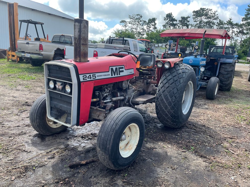 Massey Ferguson 245 Tractor (Ham Lake, MN)