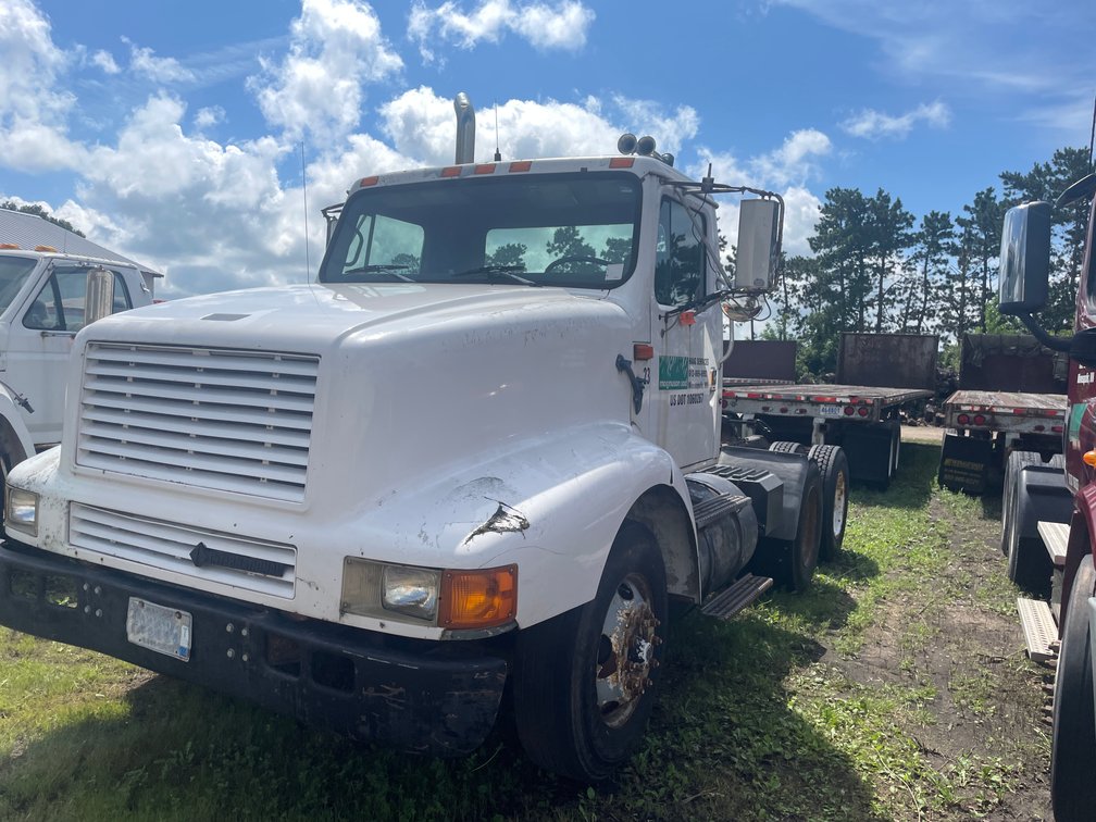 1995 International 8200 Truck Tractor **Non-Runner** (Has MN Title) (Ham Lake, MN)