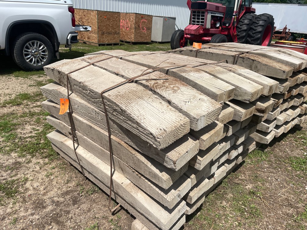 Pallet of Wooden Chocks and Risers (Ham Lake, MN)