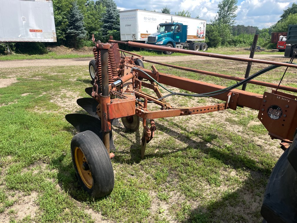 Massey Ferguson 880 Plow (Ham Lake, MN)
