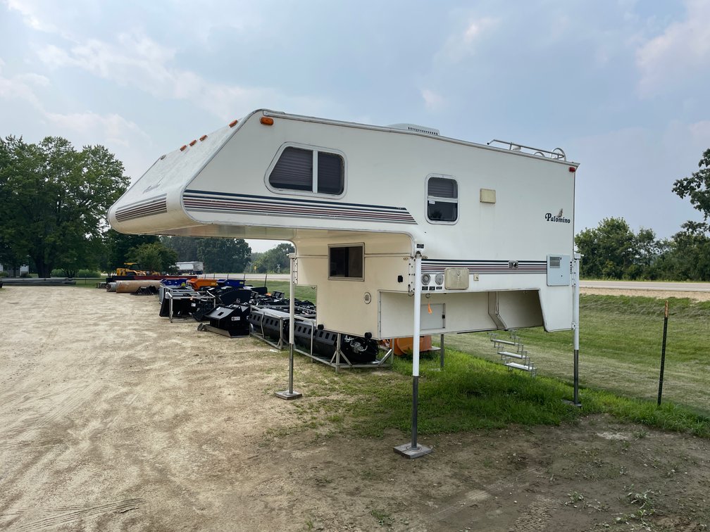 2000 Vanguard  Palomino Pickup Camper 