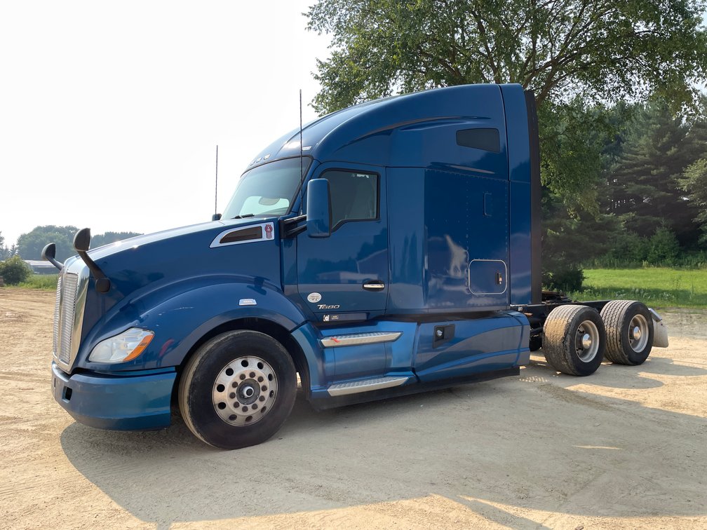 2016 Kenworth T680 Semi (Has WI Title) 