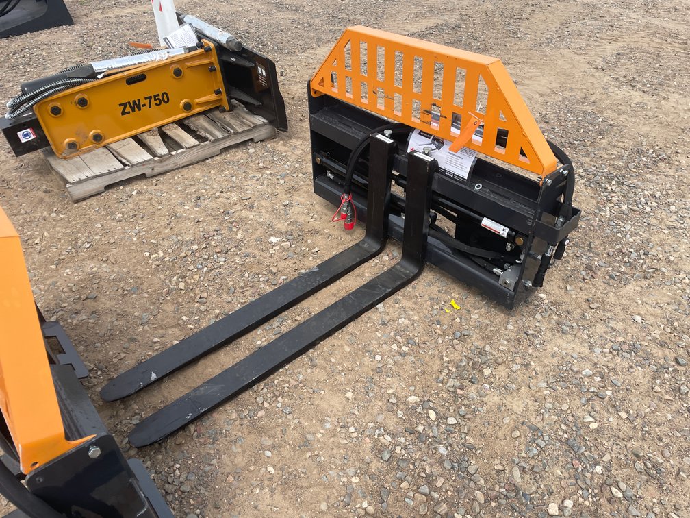 Unused 2025 Wolverine Hydraulic Adjustable Pallet Fork Attachment