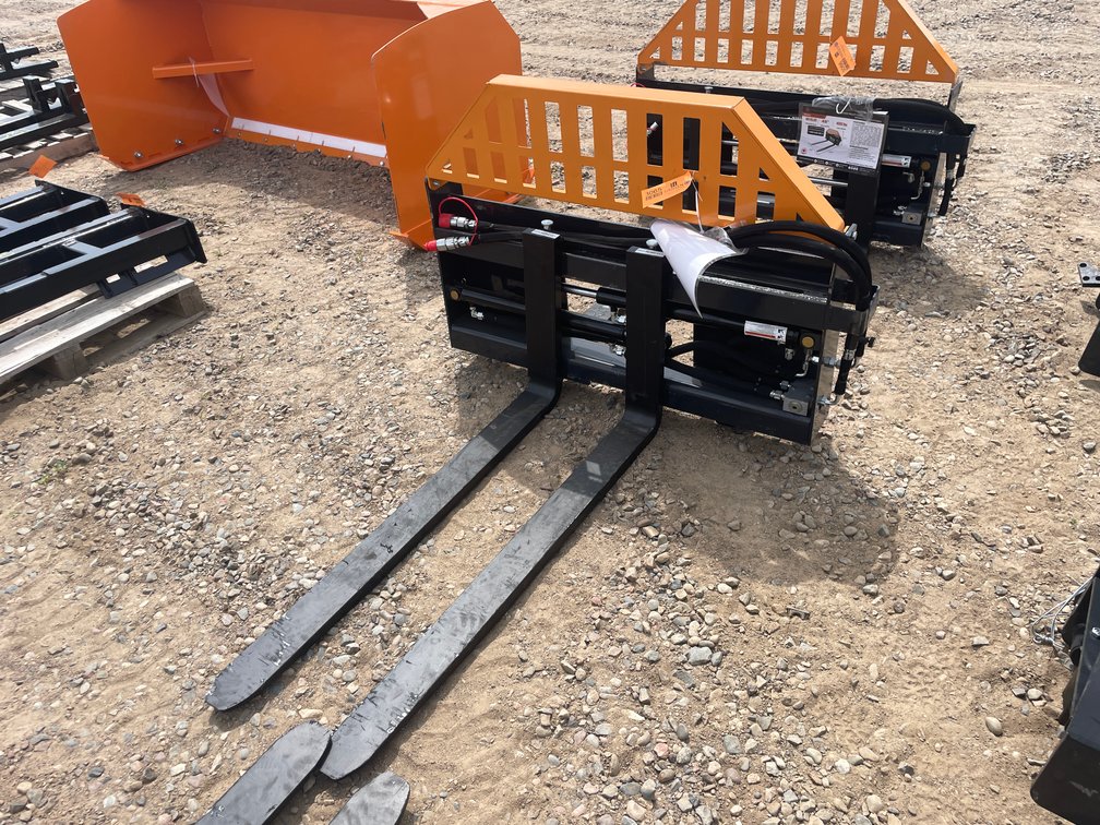 Unused 2025 Wolverine Hydraulic Adjustable Pallet Fork Attachment