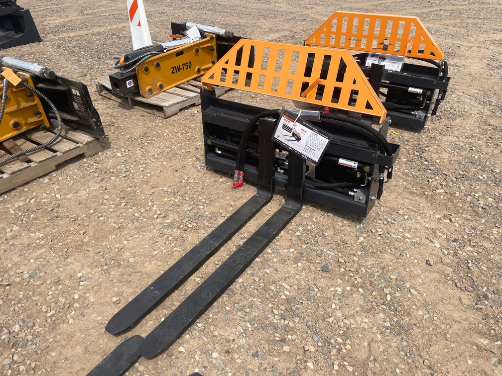 Unused 2025 Wolverine Hydraulic Adjustable Pallet Fork Attachment