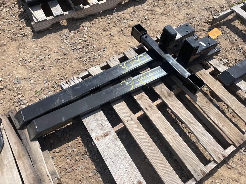 Unused 2025 Wolverine Adjustable Clip-on Pallet Forks
