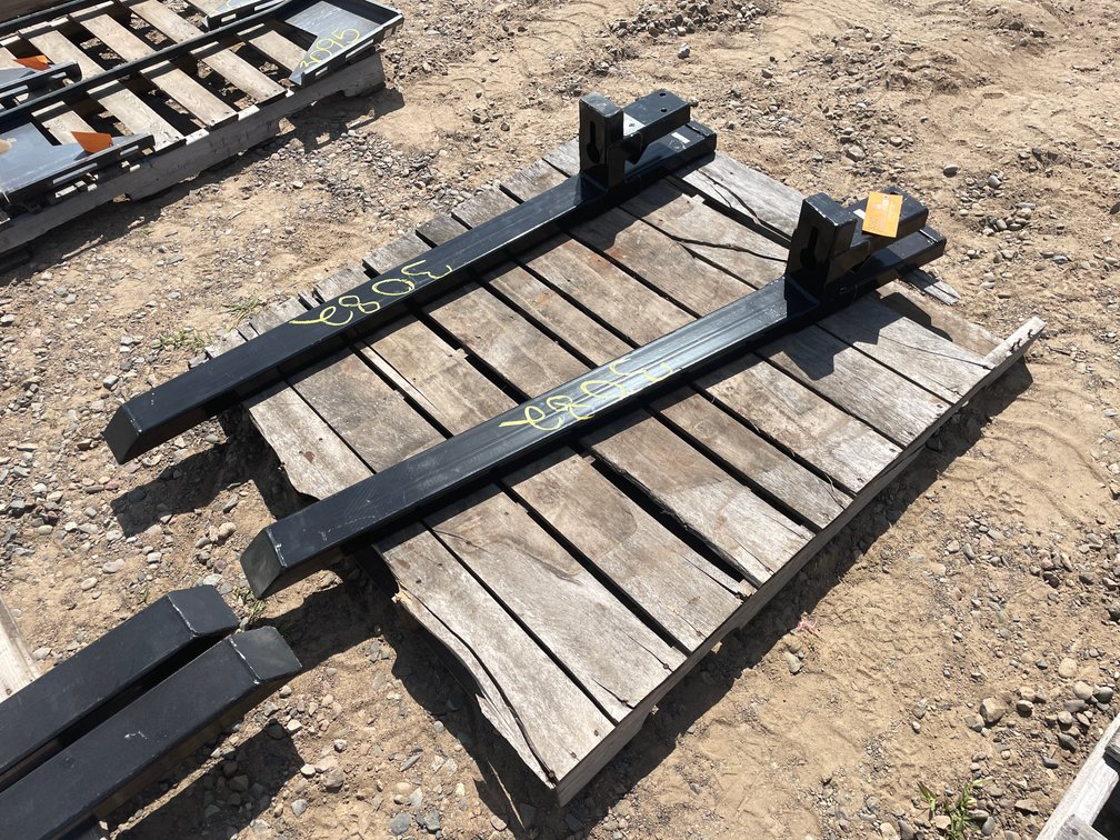 Unused 2025 Wolverine Adjustable Clip-on Pallet Forks