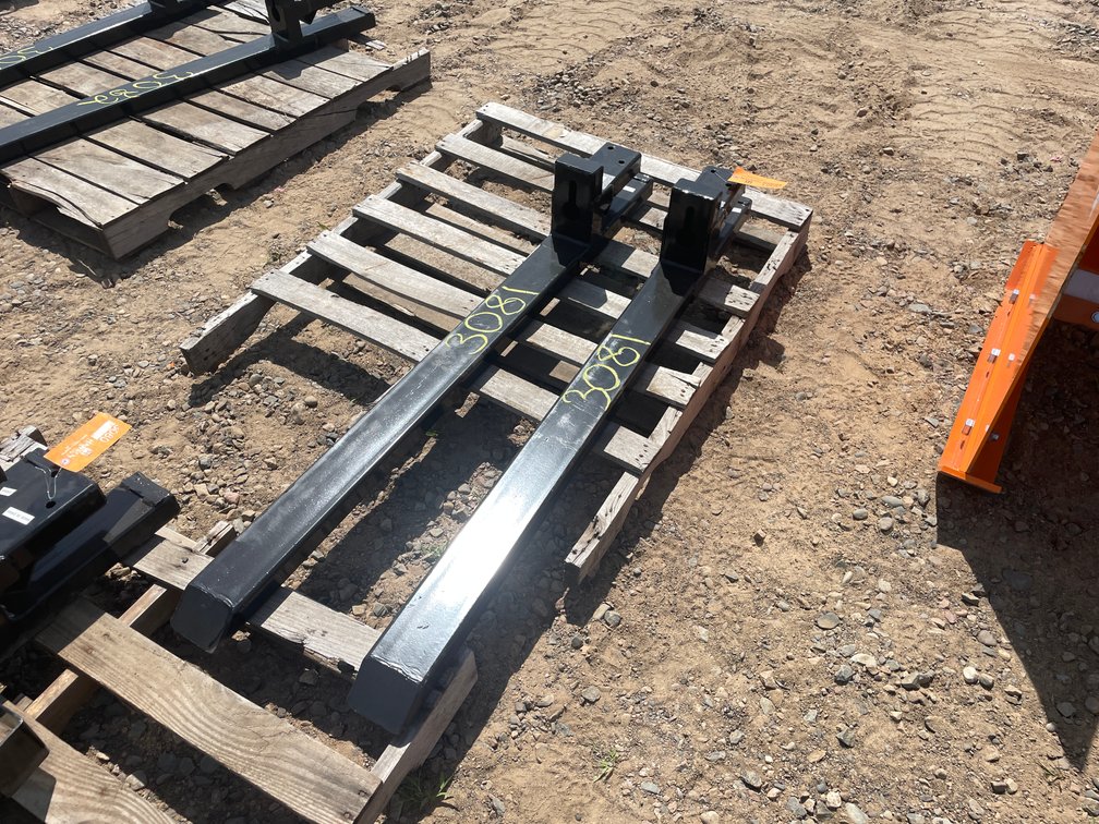 Unused 2025 Wolverine Adjustable Clip-on Pallet Forks