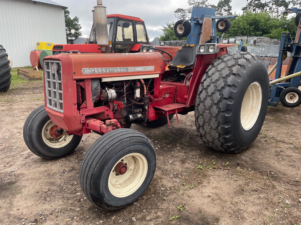 International 6740 Tractor (Ham Lake, MN)