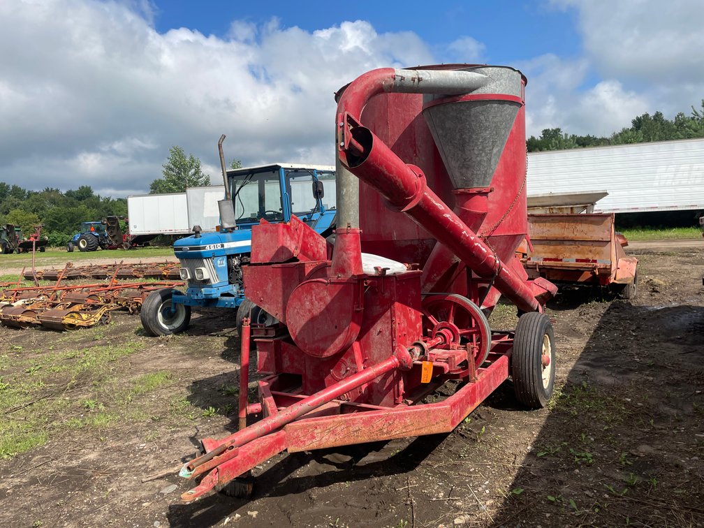 Gehl 50 MX Feed Grinder (Ham Lake, MN)