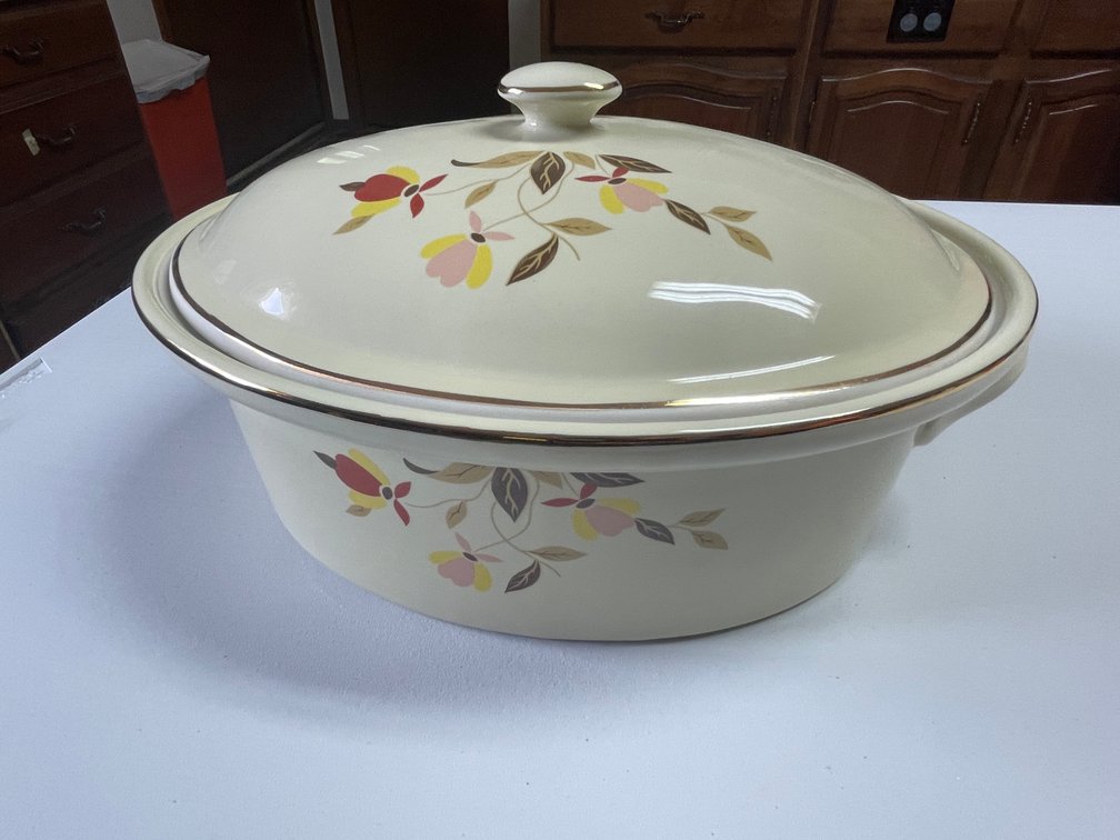 Hall Jewel Tea Autumn Leaf Large 3-1/2 Qt. Covered Casserole