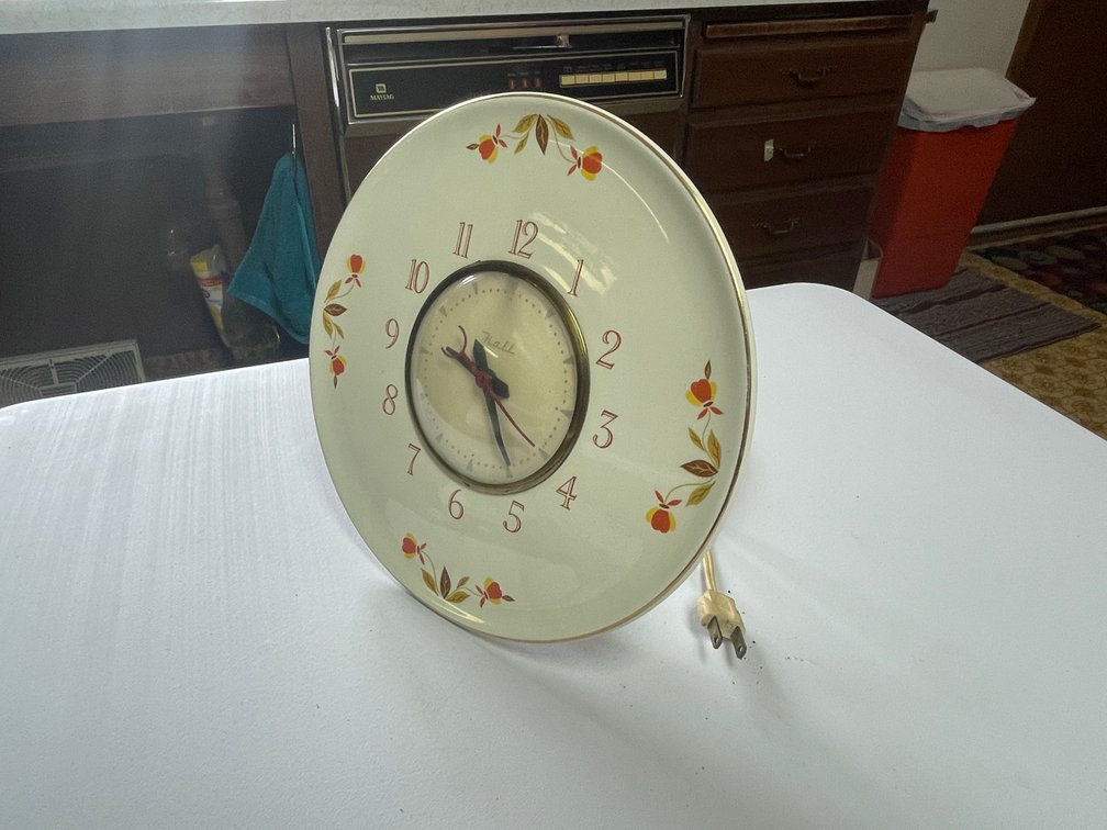 Hall Jewel Tea Autumn Leaf Electric Kitchen Clock