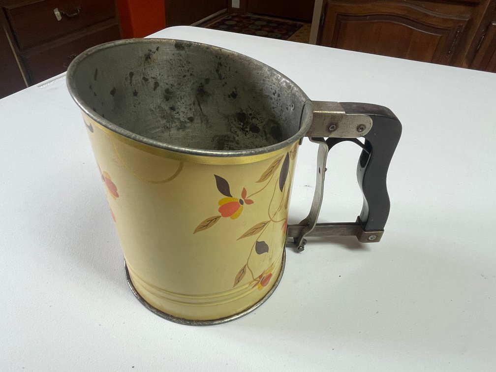 Hall Jewel Tea Autumn Leaf Flour Sifter