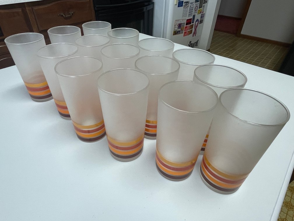 (15) Hall Jewel Tea Autumn Leaf Frosted and Banded