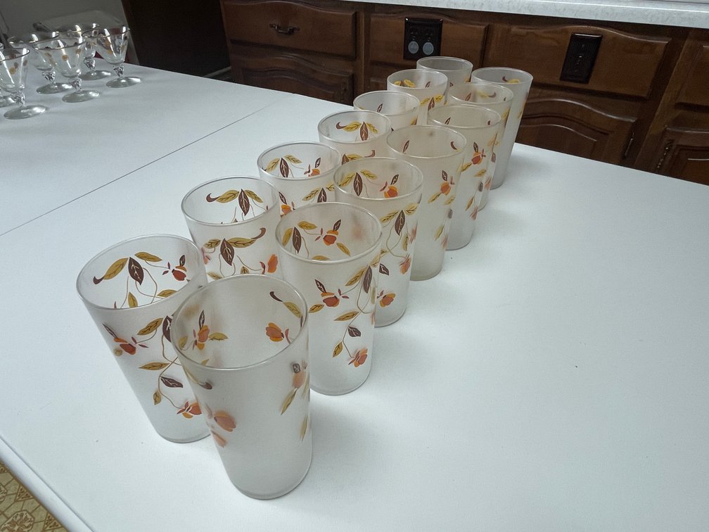 (14) Hall Jewel Tea Autumn Leaf Frosted 
