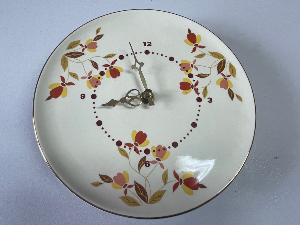 Hall Jewel Tea Autumn Leaf Battery Kitchen Clock
