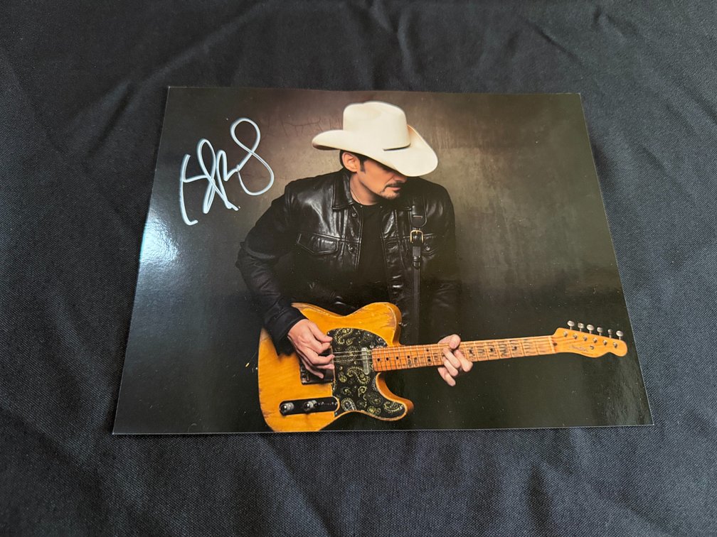 Brad Paisley Entertainer Photo 