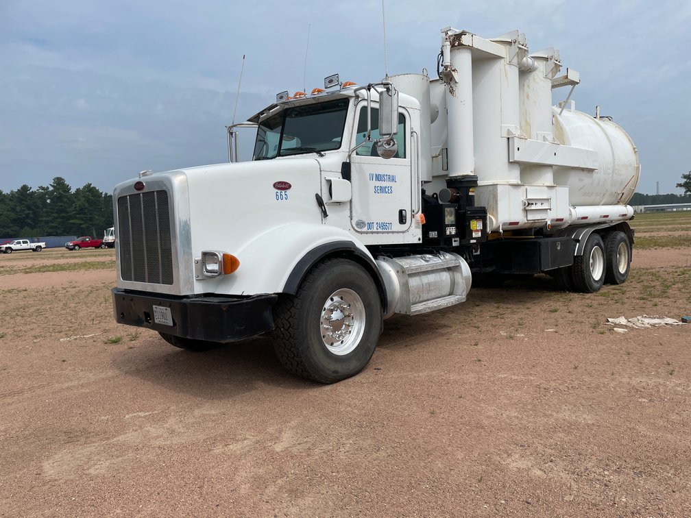 2011 Peterbilt 365 Vac Truck (WI Title in Delay)