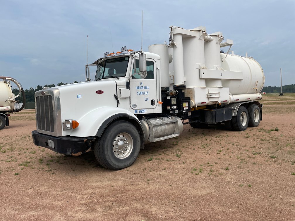 2011 Peterbilt 365 Vac Truck (WI Title in Delay)