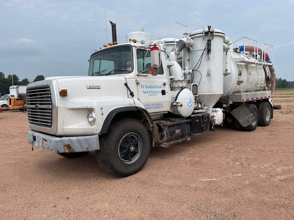 1995 Ford L9000 Vac Truck (WI Title in Delay)