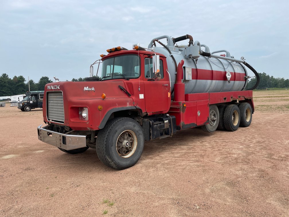 1995 Mack Tri-Axle Water Tank Truck (Has WI Title)