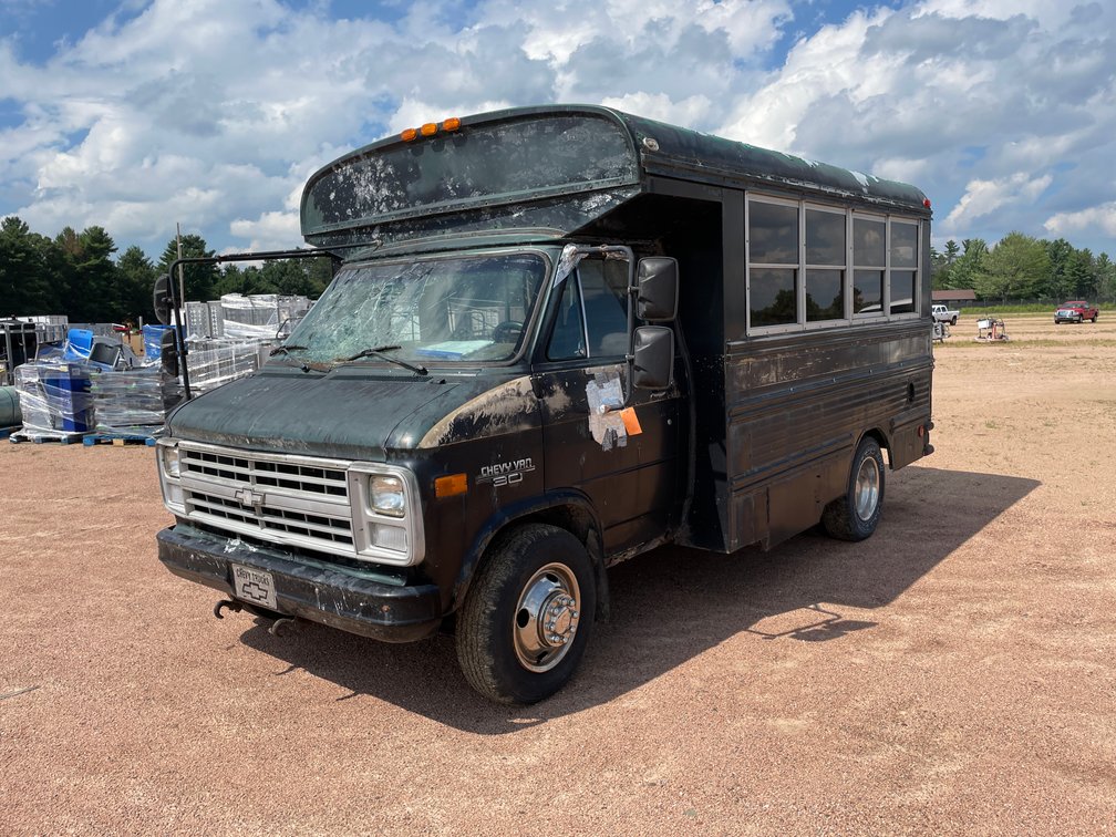 1990 Chevy Van 30 Short Bus (WI Title in Delay)
