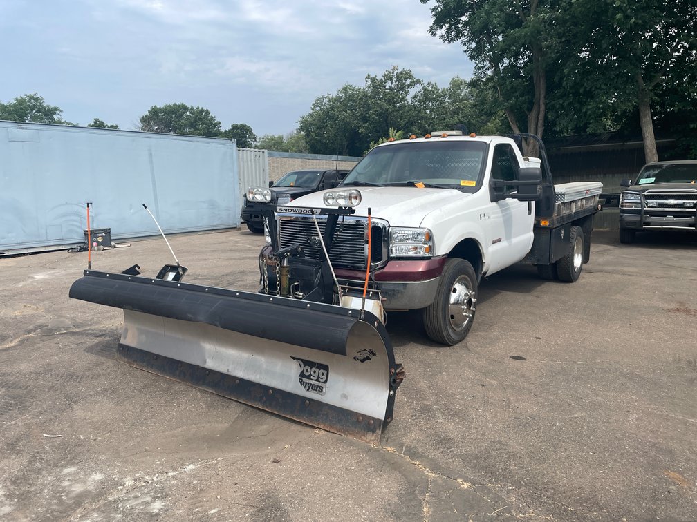 2003 Ford F-550 Super Duty Flatbed Truck with Snowplow (Has WI Title)