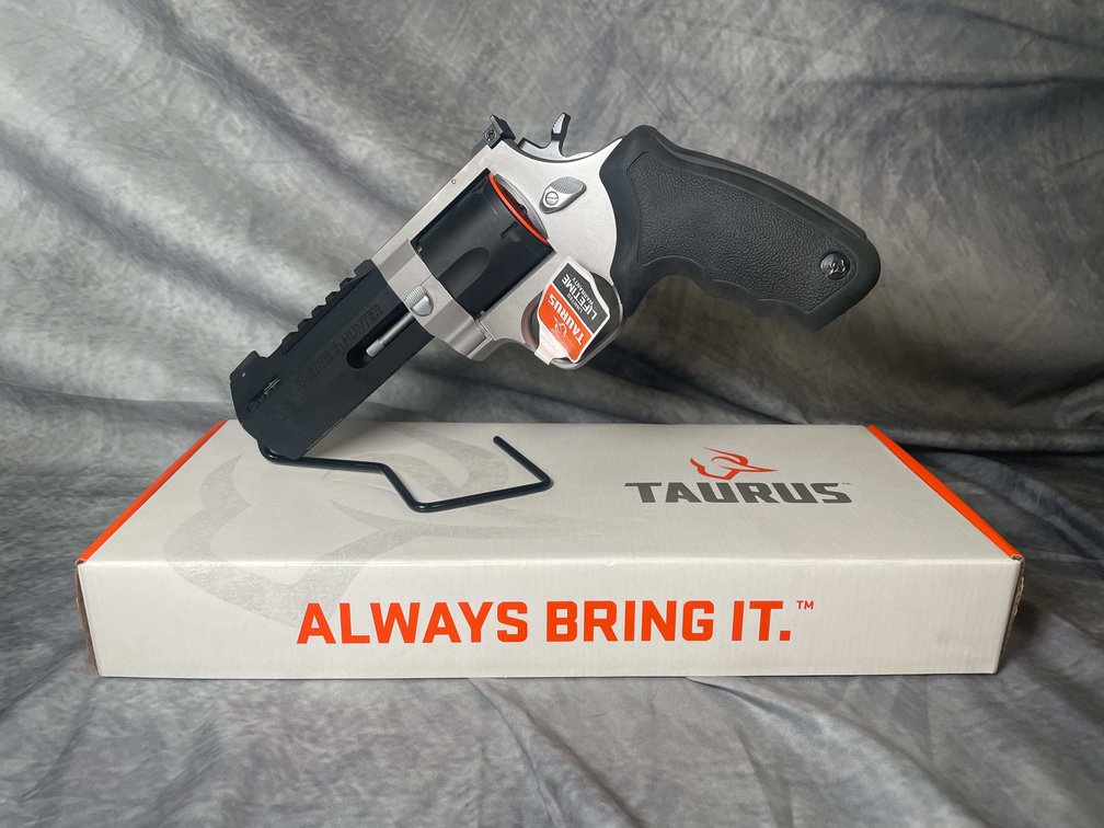 Taurus  Raging Hunter 454 Casull  Revolver, SN: AGC081045
