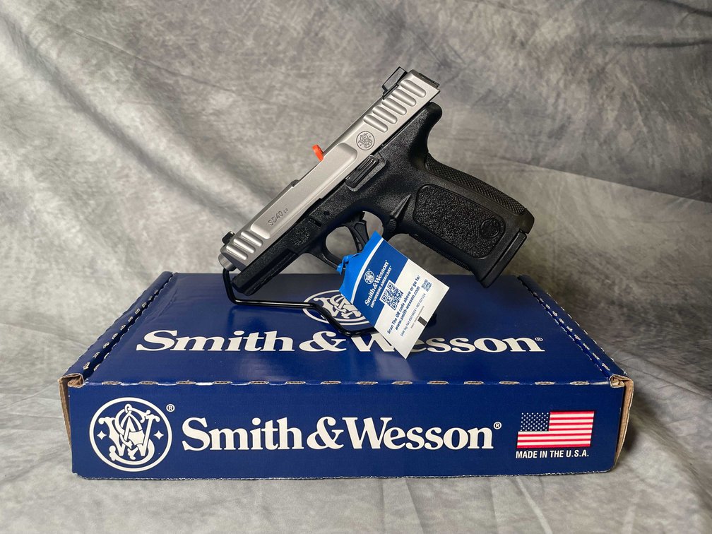 Smith & Wesson  SD40 40 S&W  Pistol, SN: EHJ5910