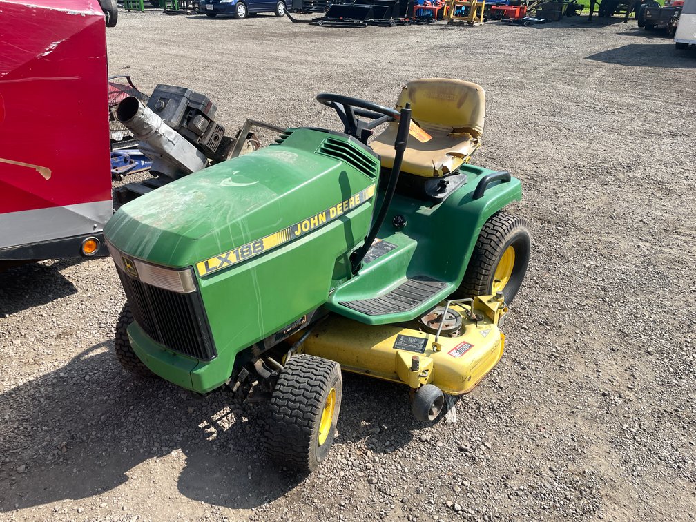 John Deere Lawnmower LX188