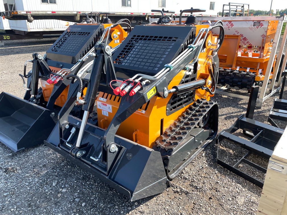 2025 LandHonor LDH-HT380 Mini Tracked Skidsteer