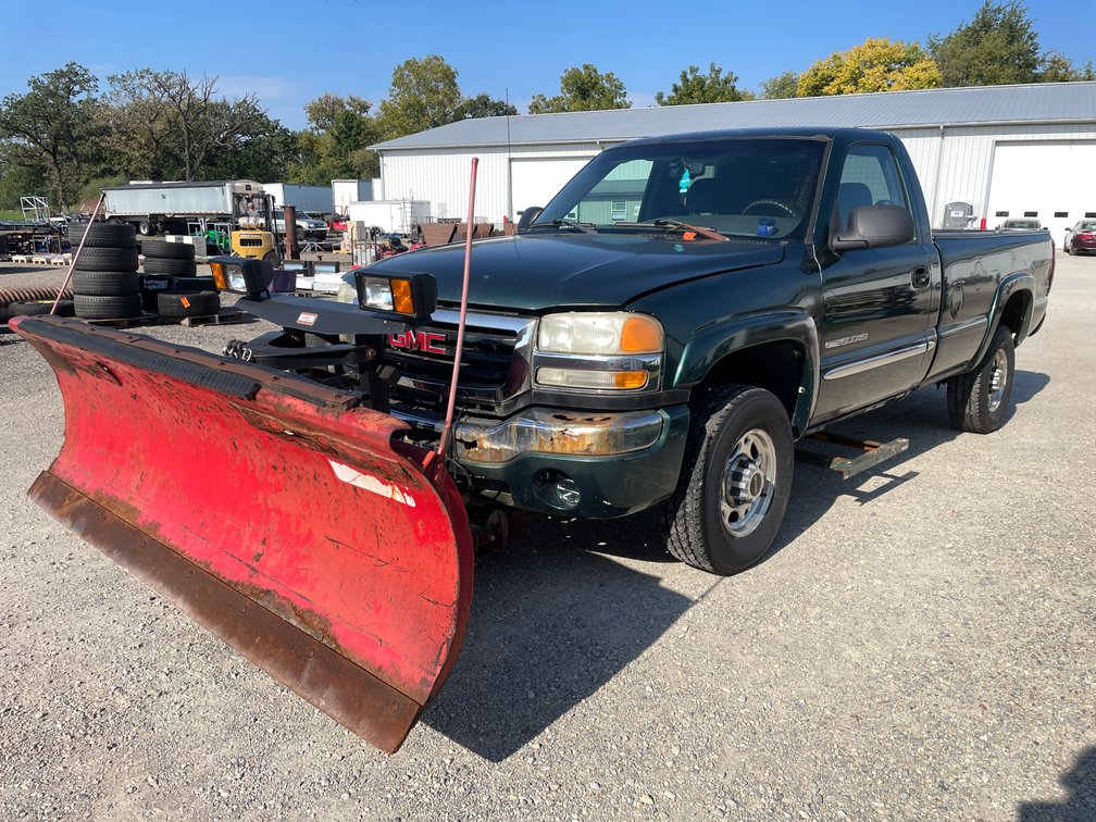 2003 GMC 2500 HD 4x4 Plow Truck (Has WI Title)