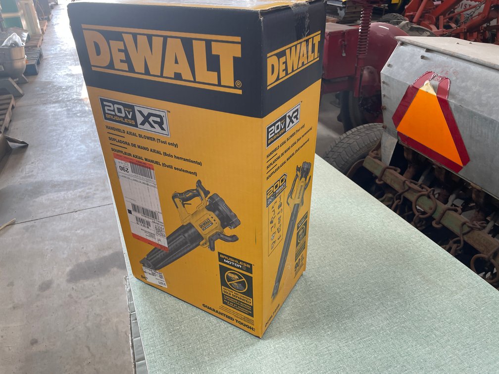 New DeWalt 20V XR Axial Leaf Blower