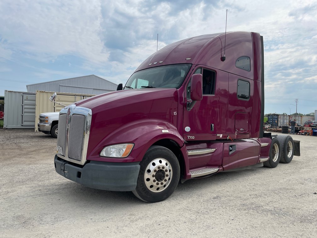 2013 Kenworth T700 Semi Tractor (Has WI TItle)