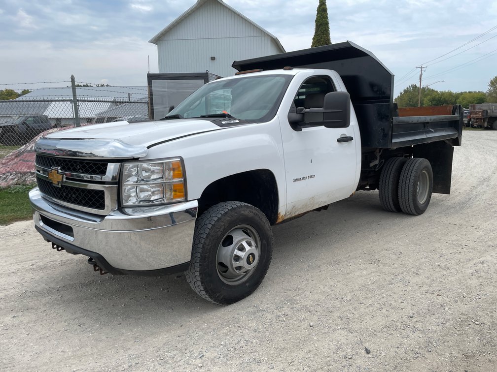 2014 Chevy 3500HD 4x4 Dually Truck (Has WI Title)