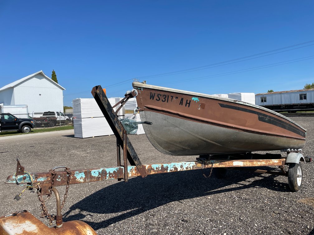 14 1/2' Aluminum Boat & Trailer (No Title)